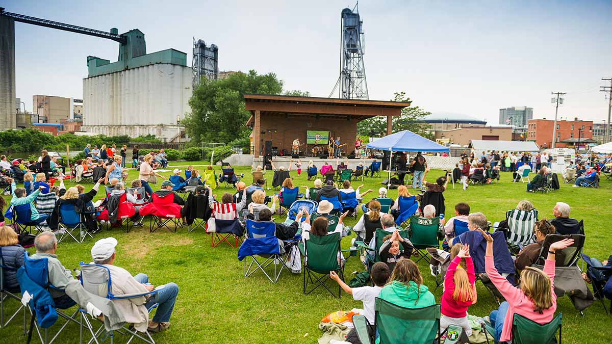 riverfest-park-concert