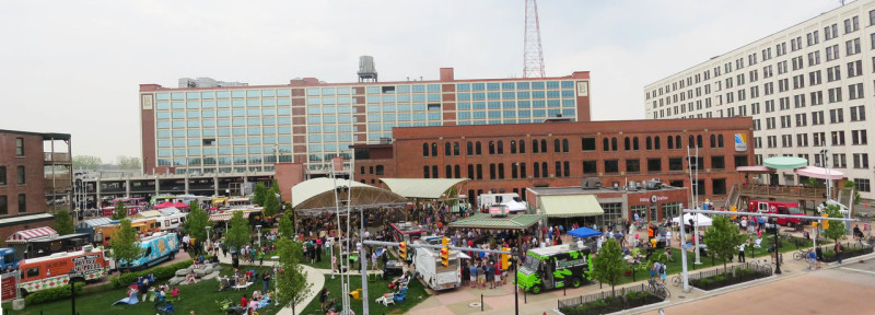 larkin-square-food-truck-panorama_8c1c80e3-5056-a348-3a033f13819eb84d